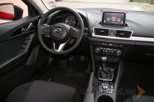 Mazda3 G120 Revolution, notranjost