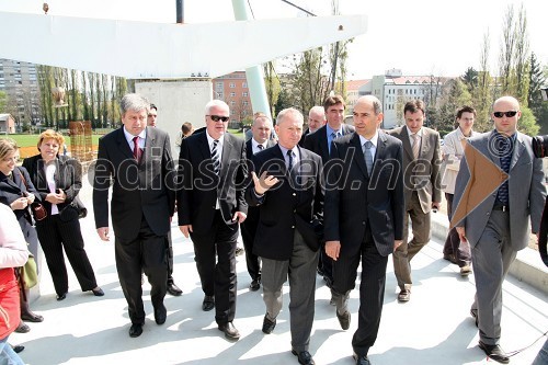 Andrej Verlič, mariborski podžupan, Marjan Pinter, direktor Konstruktor vgr. d.o.o., Franc Kangler, mariborski župan, dr. Milan Zver, minister za šolstvo in šport, dr. Alojz Križman, državni svetnik in Janez Janša, predsednik Vlade Republike Slovenije