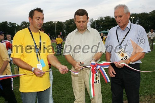 Rezanje traku, z leve: Andrej Matjašec, predsednik Speedway Team Lendava, Anton Balažek župan Lendave in Ladislav Kiralj podpredsednik Speedway Teama Lendava