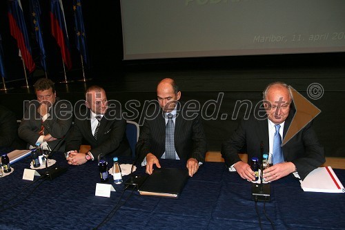 Iztok Jarc, minister za kmetijstvo, Franc Kangler, mariborski župan, Janez Janša, predsednik Vlade Republike Slovenije in Andrej Bajuk, minister za finance