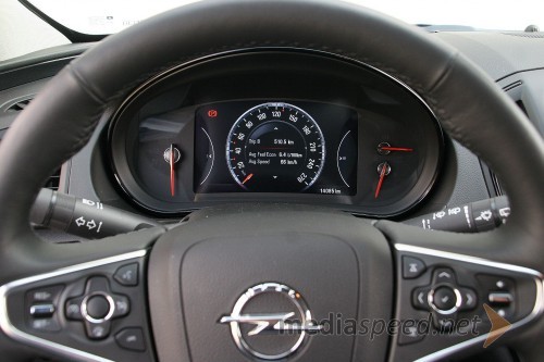Opel Insignia 2.0 CDTI ECOTEC ecoFLEX Cosmo, digitalno grafiko merilnikov je možno poljubno nastaviti