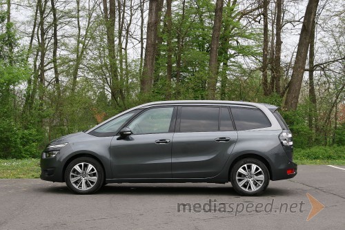 Citroën Grand C4 Picasso Intensive THP 155, v dolžino meri 4,6 metra