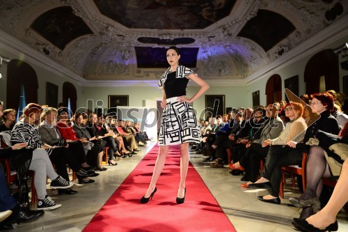 Mesec mode v muzeju, modna revijaSrednja šola za oblikovanje Maribor