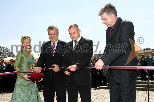 Majda Dreisiebner, Vinska kraljica Maribora, Milan Razdevšek, direktor Zavoda za turizem Maribor, Franc Kangler, mariborski župan in Andrej Verlič, mariborski podžupan