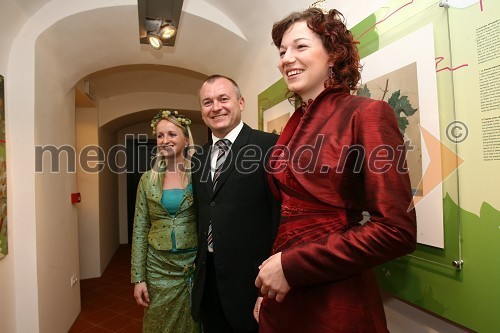 Majda Dreisiebner, Vinska kraljica Maribora, Franc Kangler, mariborski župan in Maja Benčina, Vinska kraljica Slovenije