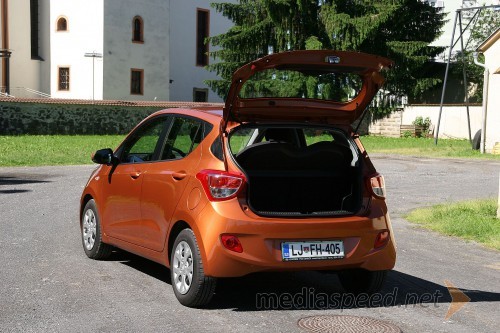 Hyundai i10 1.0 Comfort, odpiranje prtljažnika je visoko