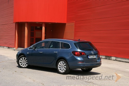 Opel Astra SportsTourer 1.6 SIDI Cosmo