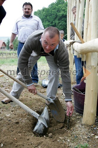 Franc Kangler, mariborski župan in Štefan Varga, vinogradnik in skrbnik trte