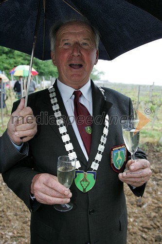 Vitez združenja vitezov vina slovenskega reda