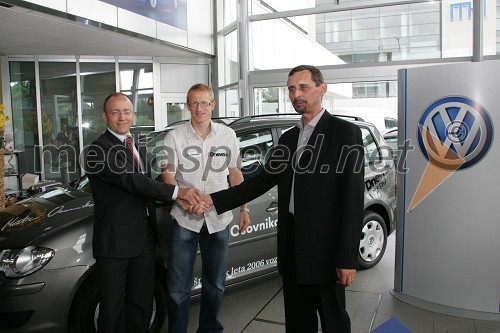 Tadej Sax, vodja programa BMW pri Avto Malgaj, Matic Osovnikar, atlet in Športnik leta 2006 in Miran Lesjak, odgovorni urednik Dnevnik d.d.