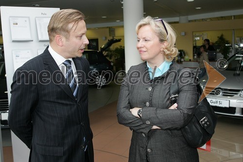 Peter Kukovica, predsednik Atletske zveze Slovenije in Sabrina Pečelin, vodja odnosov z javnostmi pri Porsche Slovenija