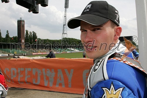 Matej Žagar (Slovenija) pred Olimpijskim stadionom v Wroclawu