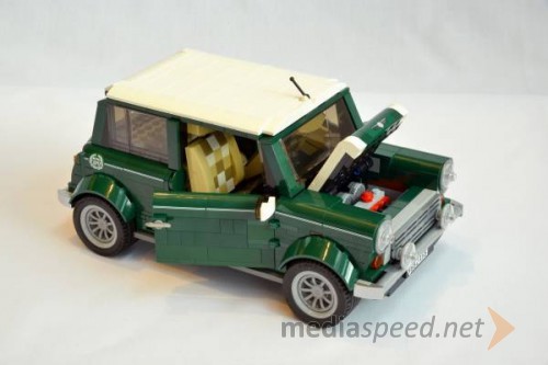 Original narejen iz 1.077 delov: klasični Mini kot LEGO set