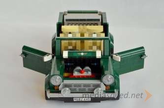 Original narejen iz 1.077 delov: klasični Mini kot LEGO set