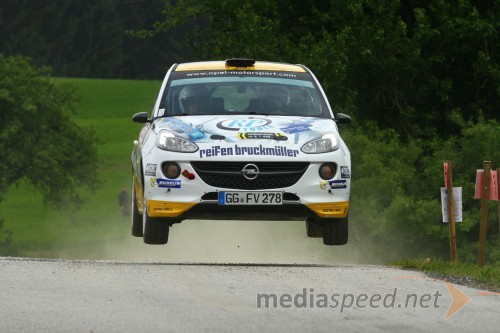 Opel ADAM R2 kot vihar prihrumel na evropsko reli sceno