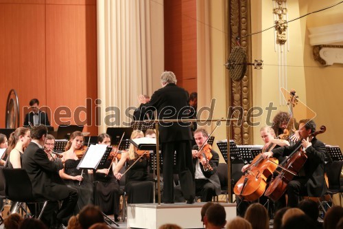 Koncert Mednarodnega orkestra Ljubljana z dirigentom Klausom Arpom