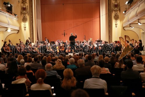 Koncert Mednarodnega orkestra Ljubljana z dirigentom Klausom Arpom