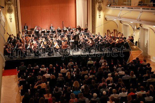 Koncert Mednarodnega orkestra Ljubljana z dirigentom Klausom Arpom