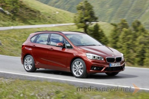 BMW Group orje ledino z BMW serije 2 Active Tourer