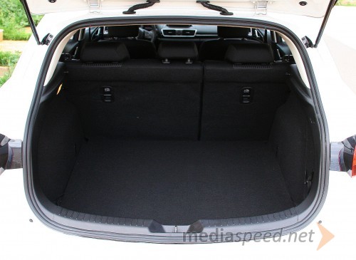 Mazda3 SP G100 Challenge, prtljažnik v osnovi meri 364 litrov