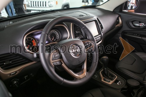 Jeep Regegade in Jeep Cherokee, predpremierna predstavitev