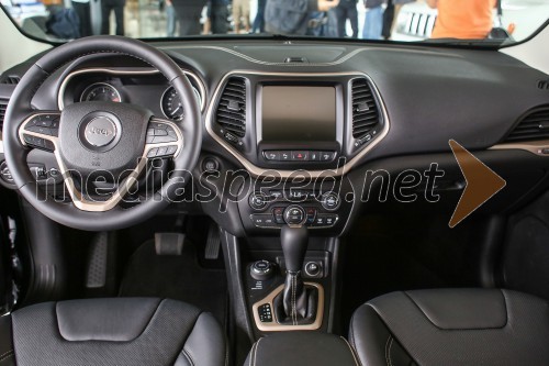 Jeep Regegade in Jeep Cherokee, predpremierna predstavitev