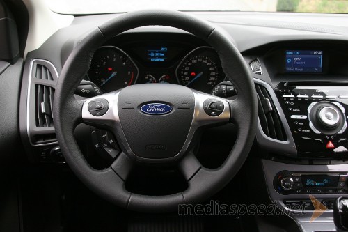 Ford Focus Karavan 1.6 TDCi (77 kW) Titanium, primerno zadebeljen volanski obroč