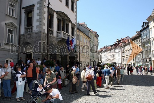 Prizorišče predaje štafetne palice pred Mestno hišo v Ljubljani