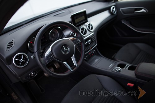 Mercedes-Benz GLA 220 CDI 4Matic, notranjost