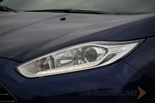 Ford Fiesta 1.0 EcoBoost Powershift Titanium X, ostro zašiljeni žarometi