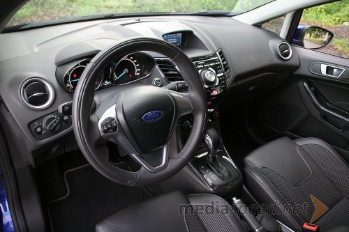 Ford Fiesta 1.0 EcoBoost Powershift Titanium X, del volanski obroč za dober oprijem
