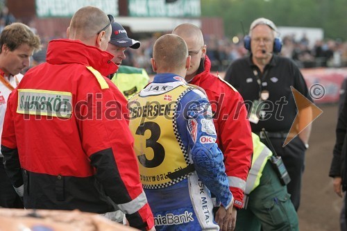 SPEEDWAY GRAND PRIX, VN Švedske 2007, padec Nickija Pedersena, Bjarneta Pedersena in Wieslawa Jagusa