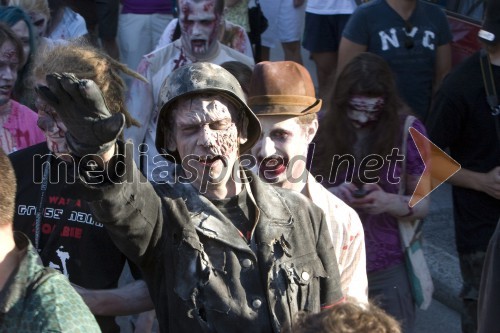 Zombie walk na Grossmannovem festivalu