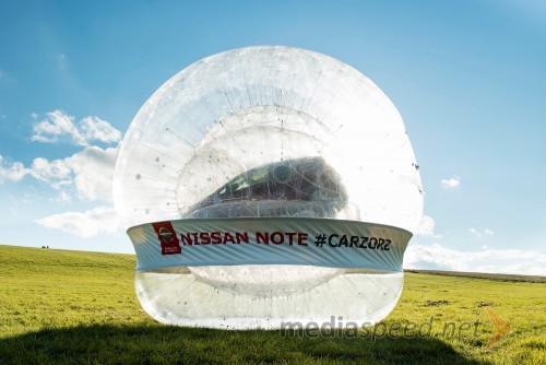 Nissan ima največjo zorbing žogo na svetu