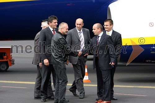 Franc Željko Županič, generalni direktor Direktorata za civilno letalstvo, Franc Kangler, mariboski župan, Matjaž Sonc, direktor družbe Aerodrom Maribor d.o.o., Marjan Hribar, generalni direktor Direktorata za civilno letalstvo in Dimitrij Piciga, direktor Slovenske turistične organizacije