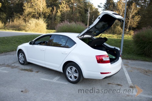 Škoda Octavia 1.6 TDI GreenLine, hatchback prtljažnik se odpira visoko