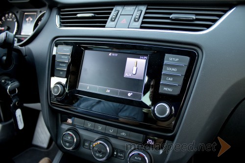 Škoda Octavia 1.6 TDI GreenLine, LCD ekran na dotik