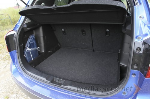 Suzuki SX4 S-Cross 1.6 CVT All Grip 4WD Elegance, prtljažnik ima solidno prostornino 430 litrov