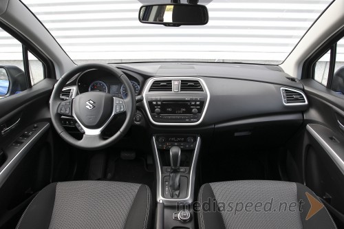 Suzuki SX4 S-Cross 1.6 CVT All Grip 4WD Elegance, notranjost