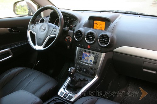 Opel Antara 2.2 CDTi AWD Cosmo, notranjost