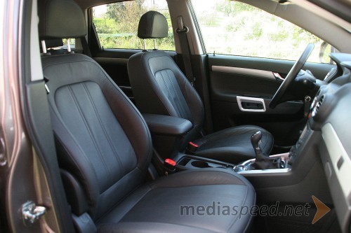 Opel Antara 2.2 CDTi AWD Cosmo, usnjeni sedeži so udobni