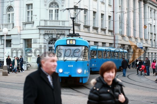 Električni tramvaj, Trg bana Jelačića, Zagreb