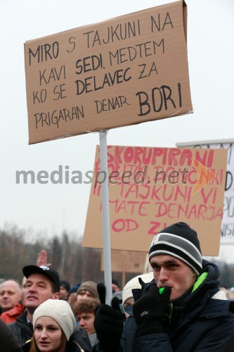 Protesti proti dodatni obdavčitvi delavcev migrantov