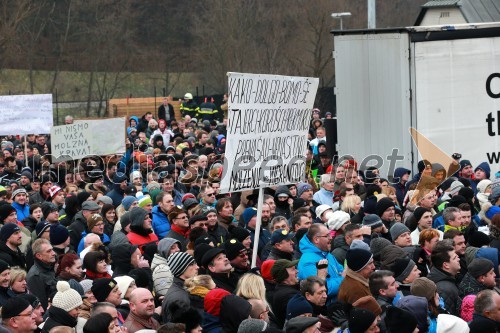 Protesti proti dodatni obdavčitvi delavcev migrantov