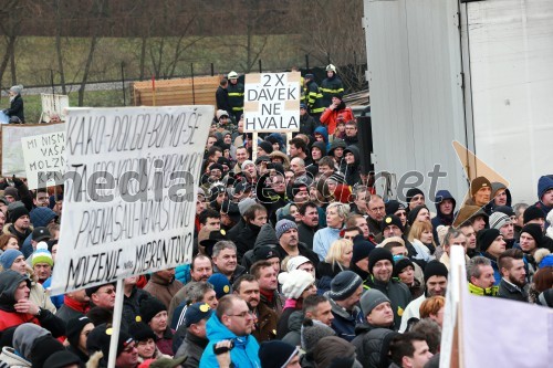 Protesti proti dodatni obdavčitvi delavcev migrantov