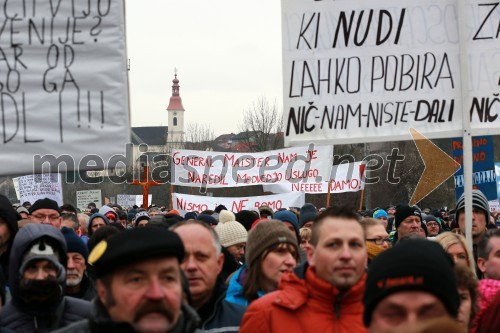 Protesti proti dodatni obdavčitvi delavcev migrantov