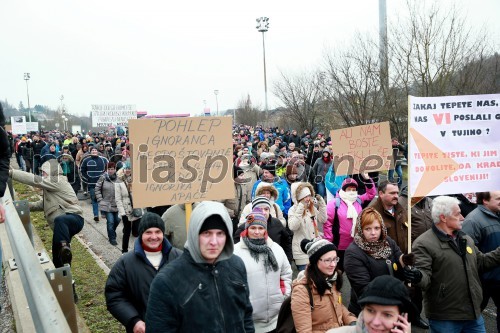 Protesti proti dodatni obdavčitvi delavcev migrantov