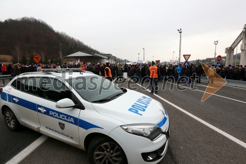 Protesti proti dodatni obdavčitvi delavcev migrantov