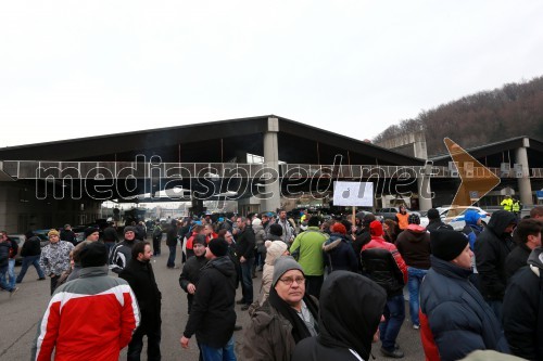 Protesti proti dodatni obdavčitvi delavcev migrantov