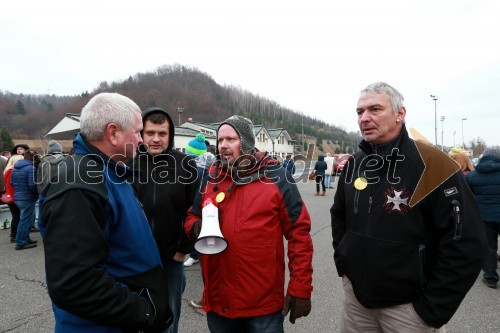 Protesti proti dodatni obdavčitvi delavcev migrantov